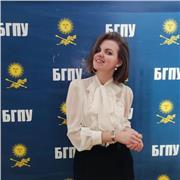 Insegnante di lingua russa all'universita di Minsk con conoscenza dell'italiano e inglese